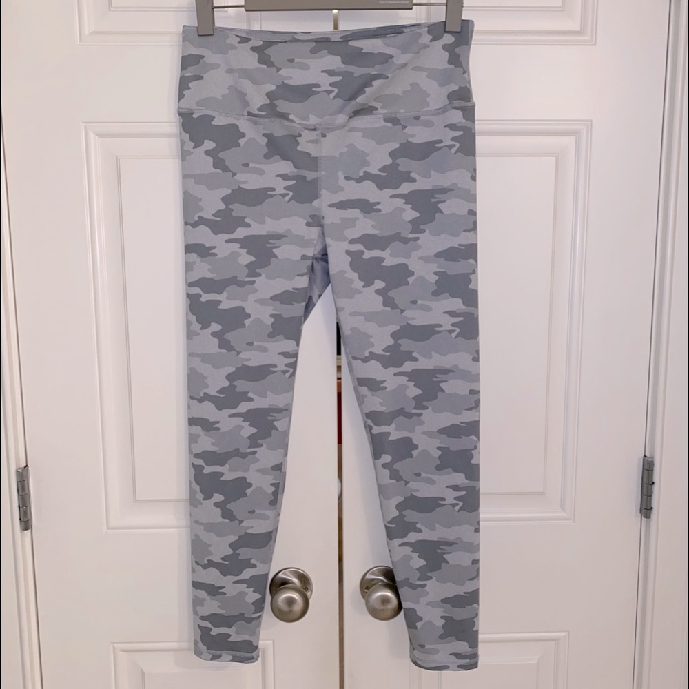 Kyodan gray camo high waisted leggings LIKE NEW size Large